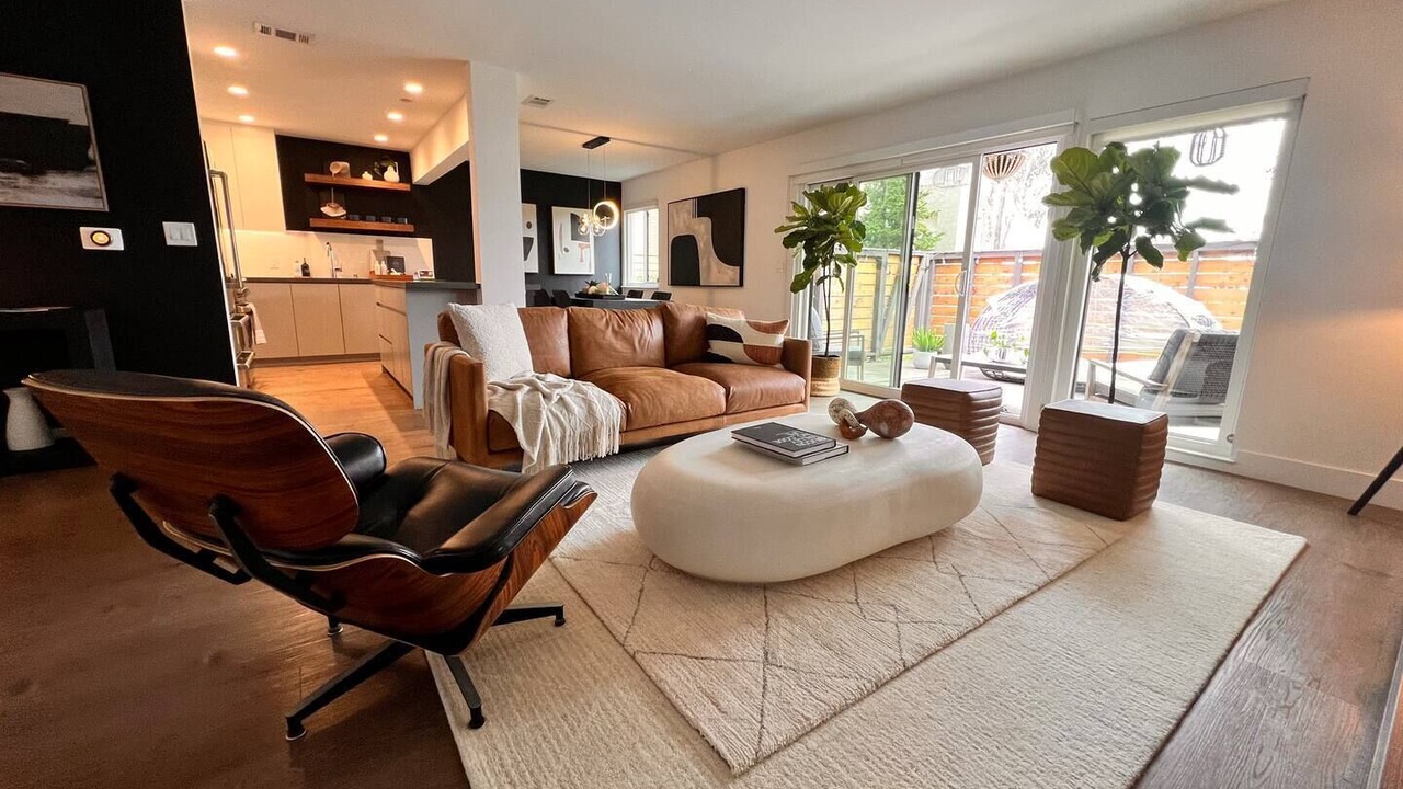 Photo of Livingroom in Sharon Heights