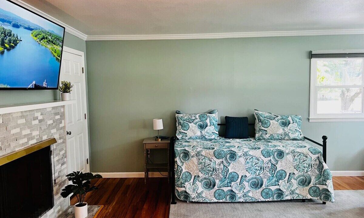 Photo of Bedroom in Hadley