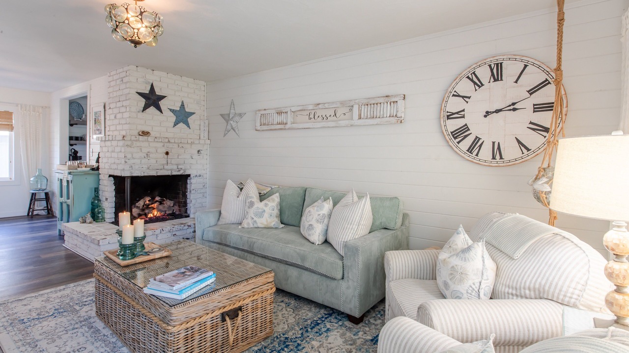 Photo of Livingroom in Downtown Cannon Beach