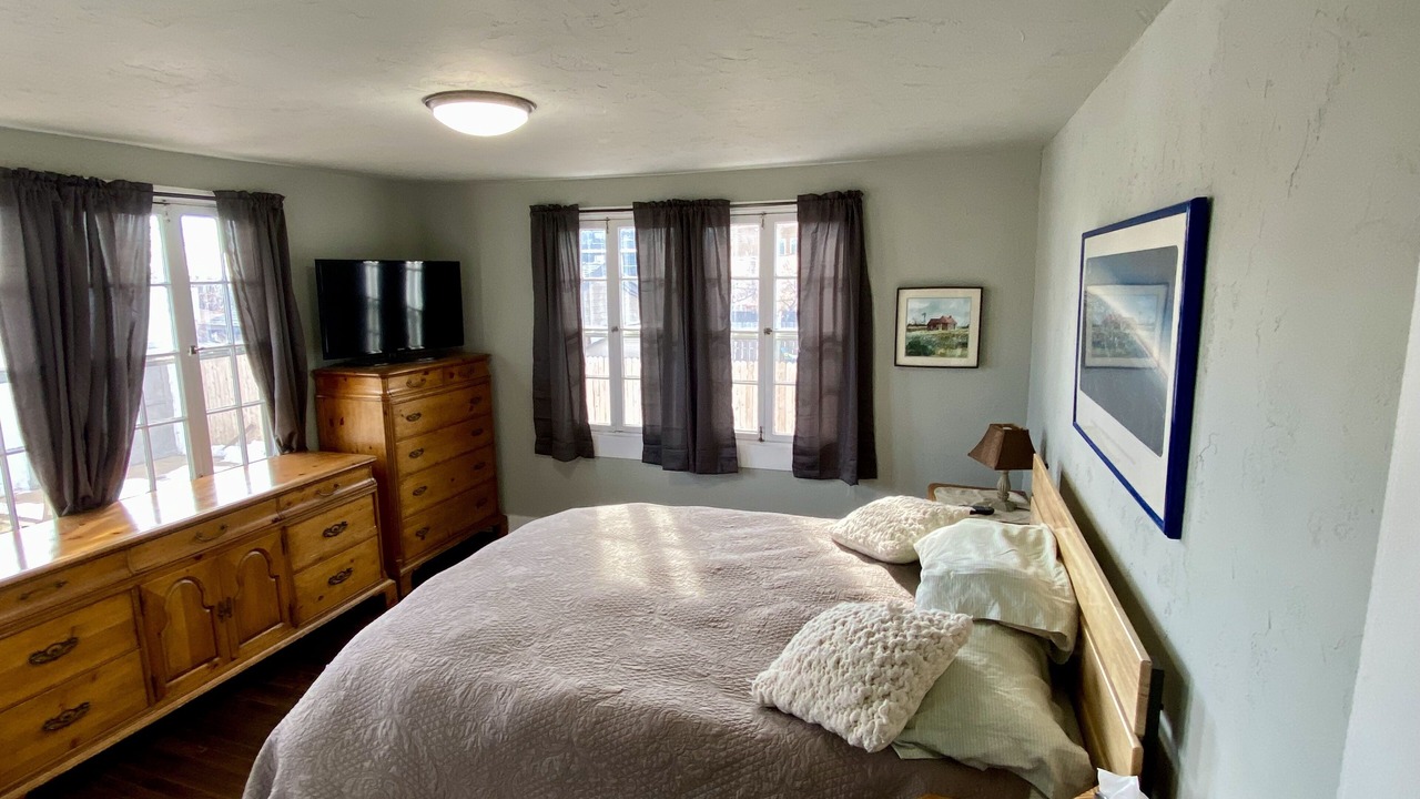 Photo of Bedroom in Edgewater