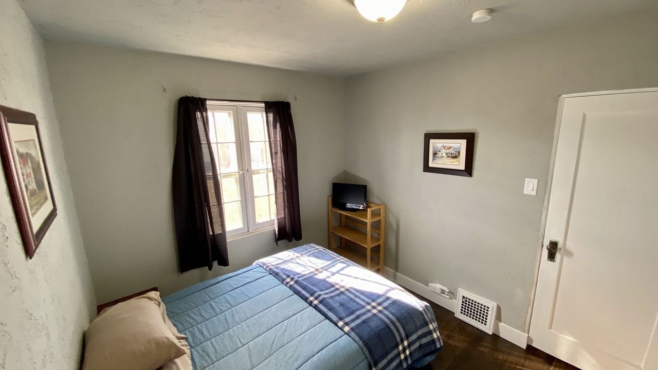Photo of Bedroom in Edgewater