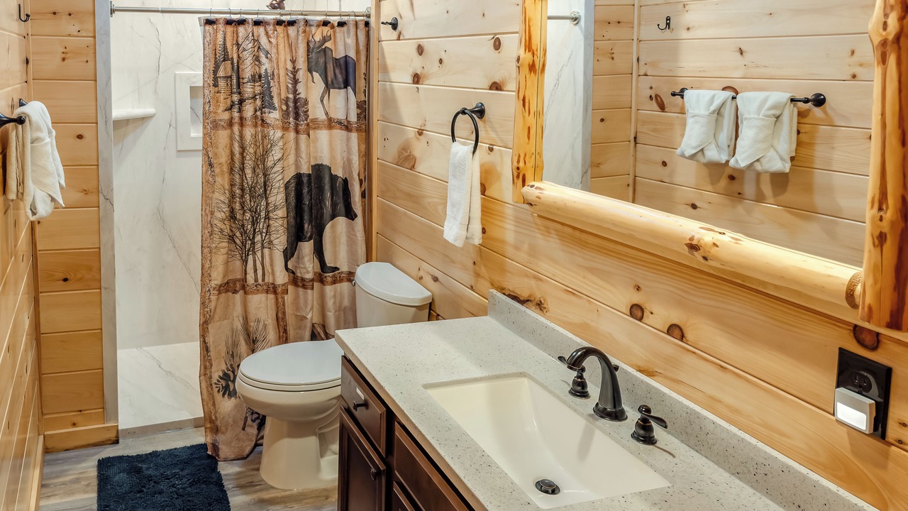 Photo of Bathroom in White Oak Lodge