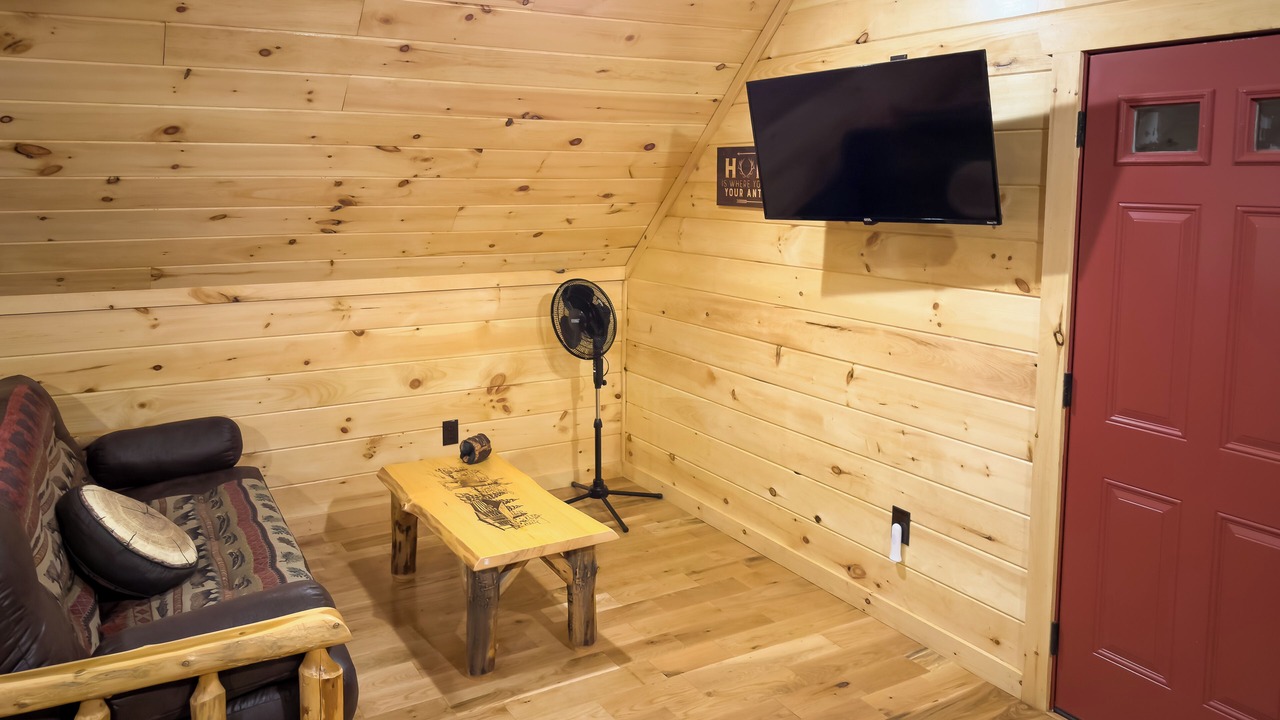 Photo of Livingroom in White Oak Lodge