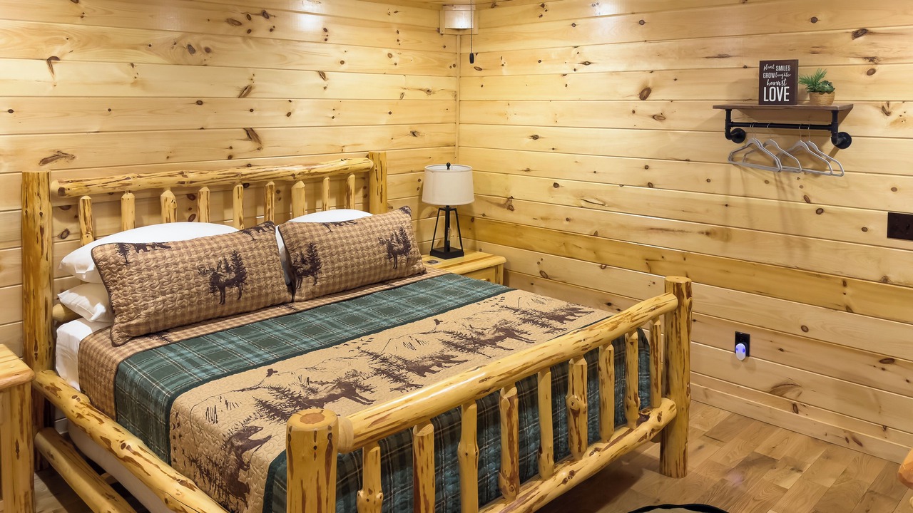 Photo of Bedroom in White Oak Lodge