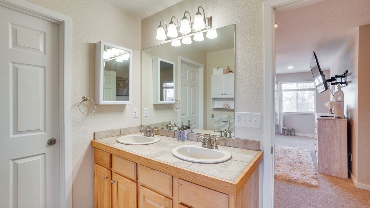 Photo of Bathroom in Golden