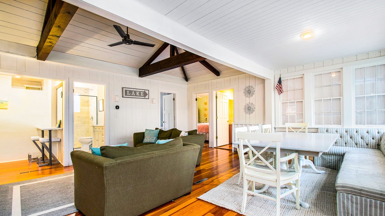 Photo of Livingroom in Grand Beach