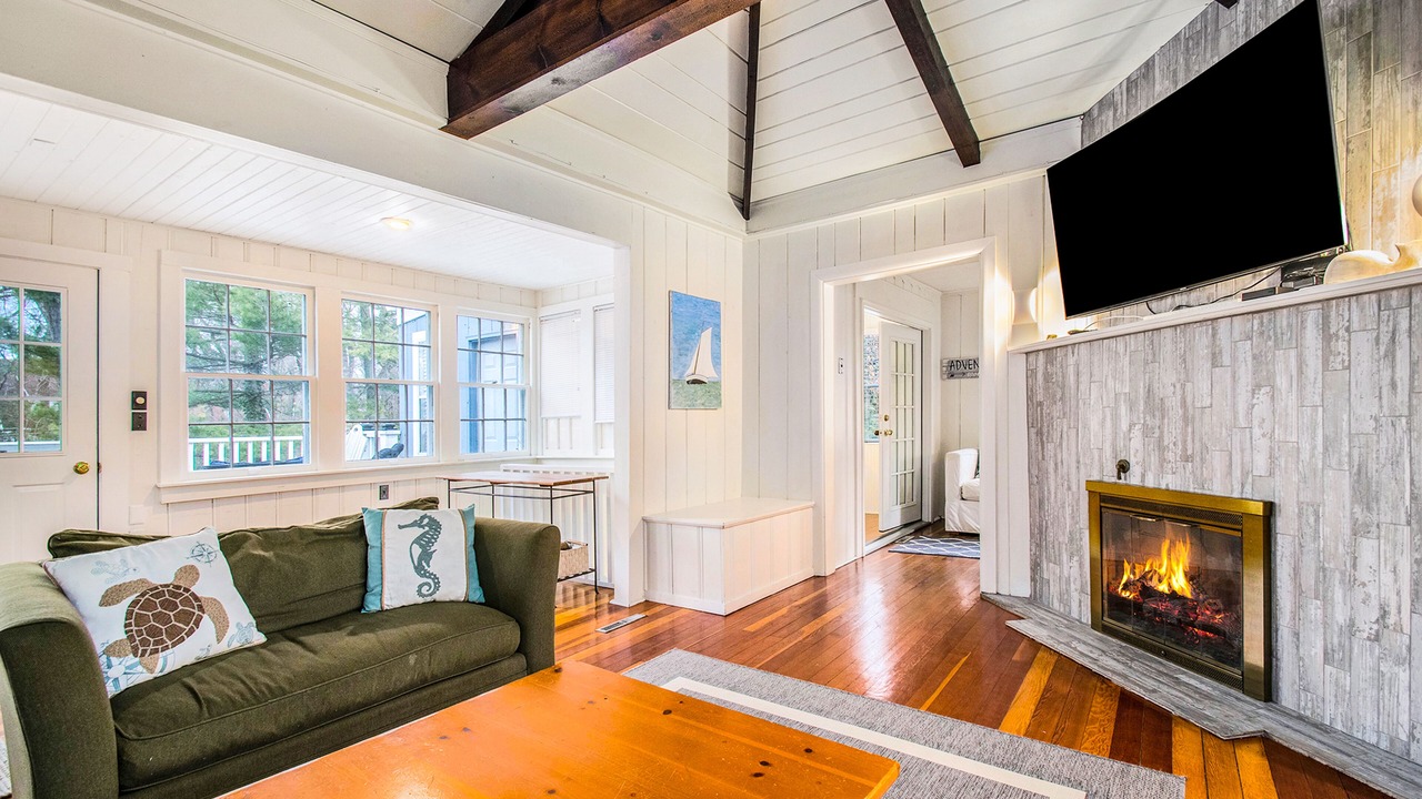 Photo of Livingroom in Grand Beach