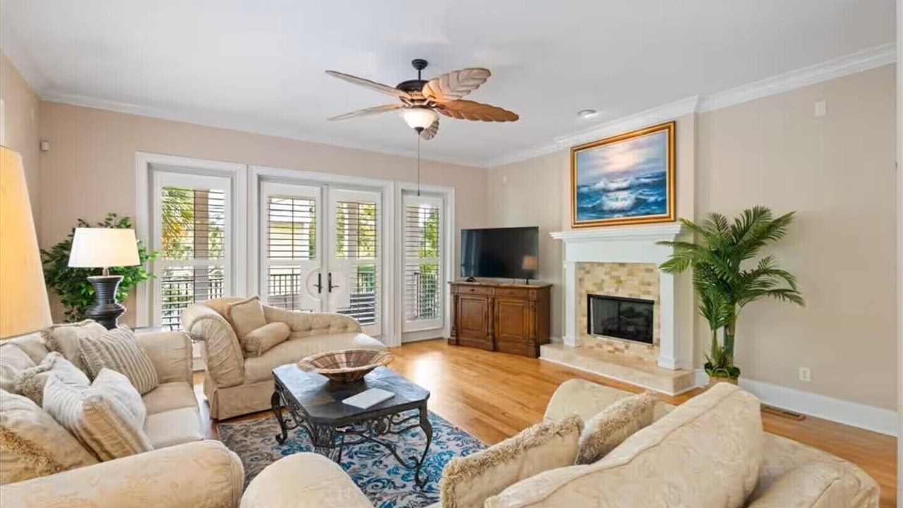 Photo of Livingroom in Demere Park