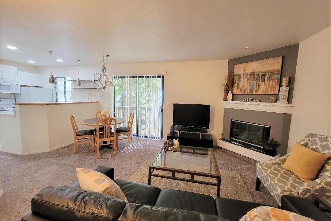 Photo of Livingroom in Englewood