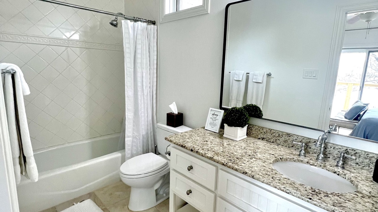 Photo of Bathroom in Pottsboro