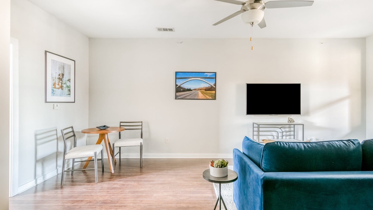Photo of Livingroom in Music Row