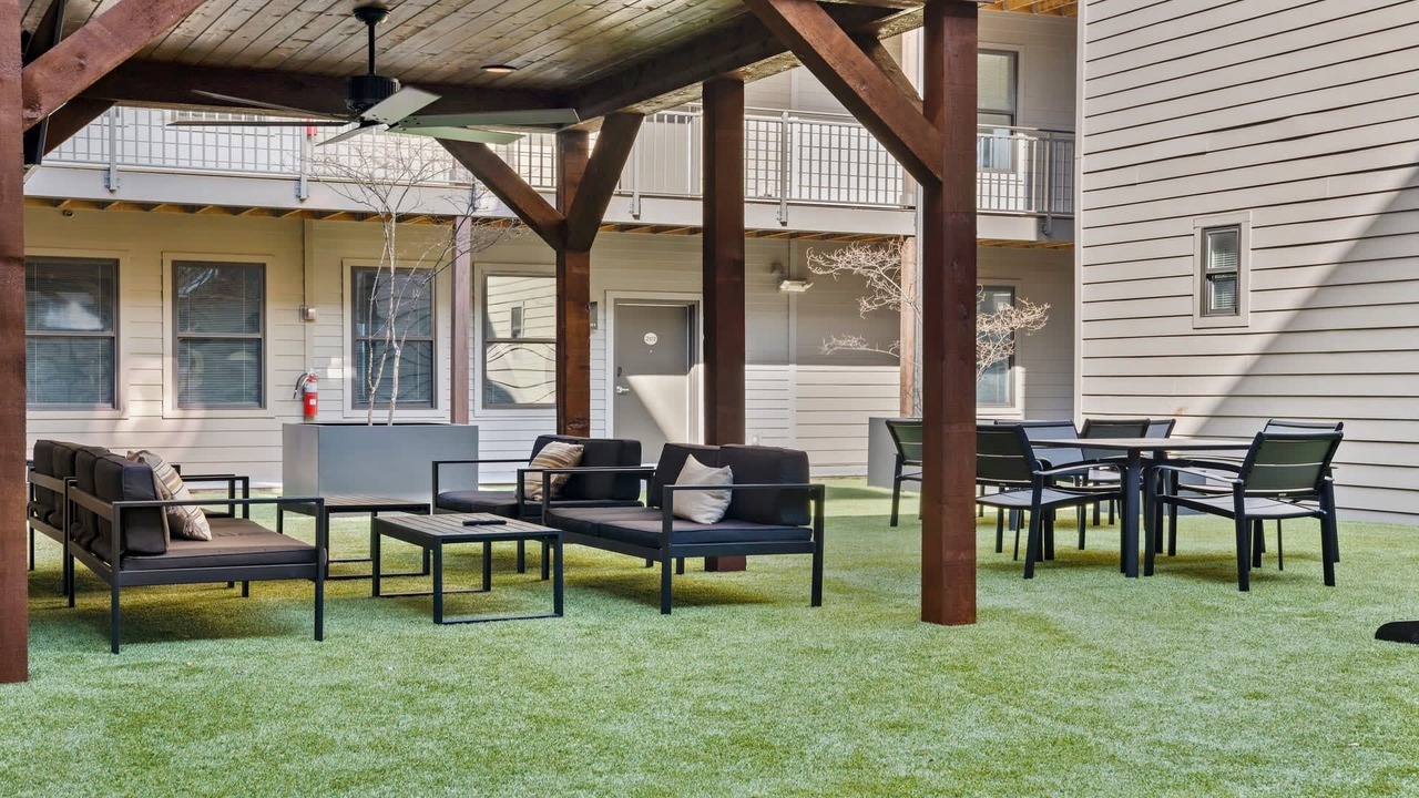 Photo of Outdoor in Music Row