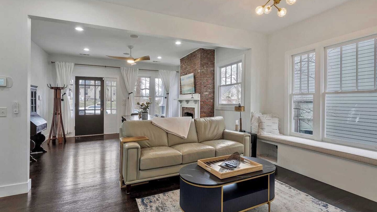 Photo of Livingroom in Eighth Avenue