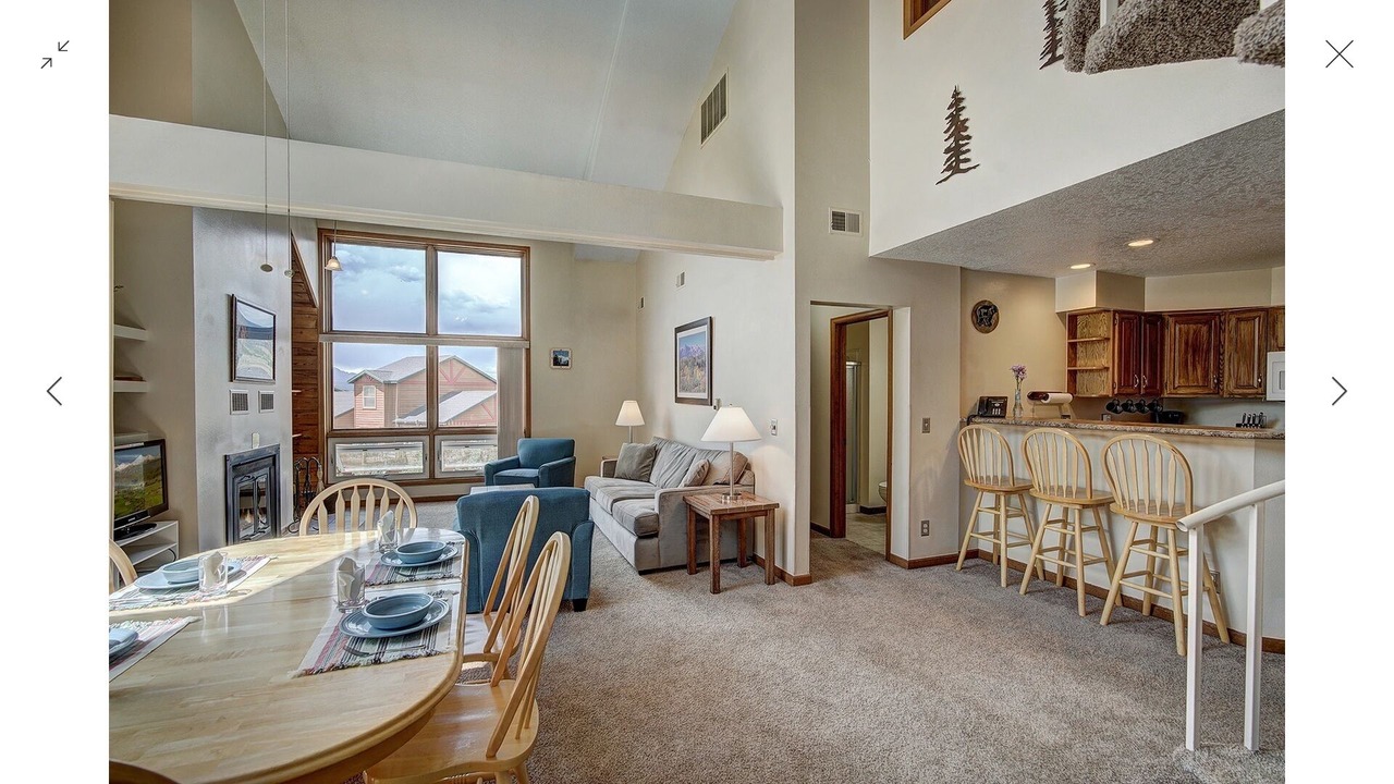 Photo of Livingroom in Summit Cove
