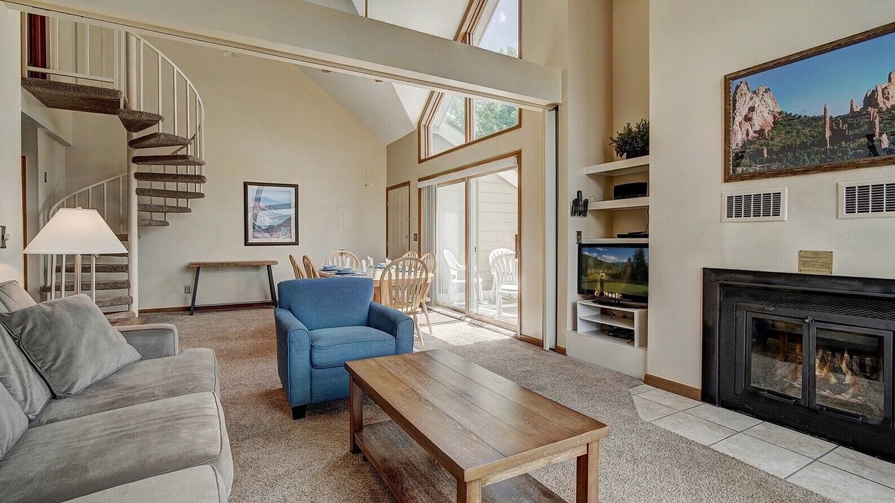 Photo of Livingroom in Summit Cove