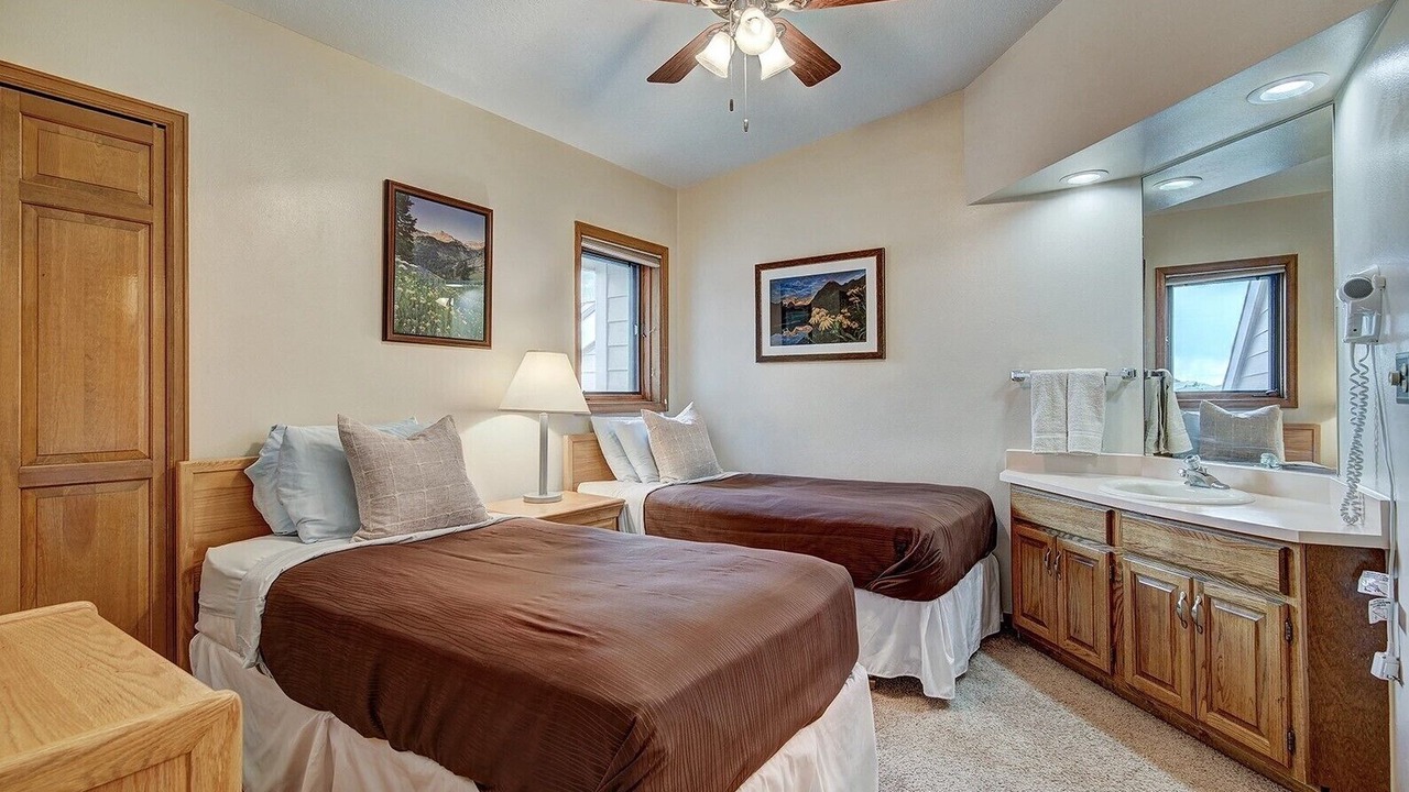 Photo of Bedroom in Summit Cove