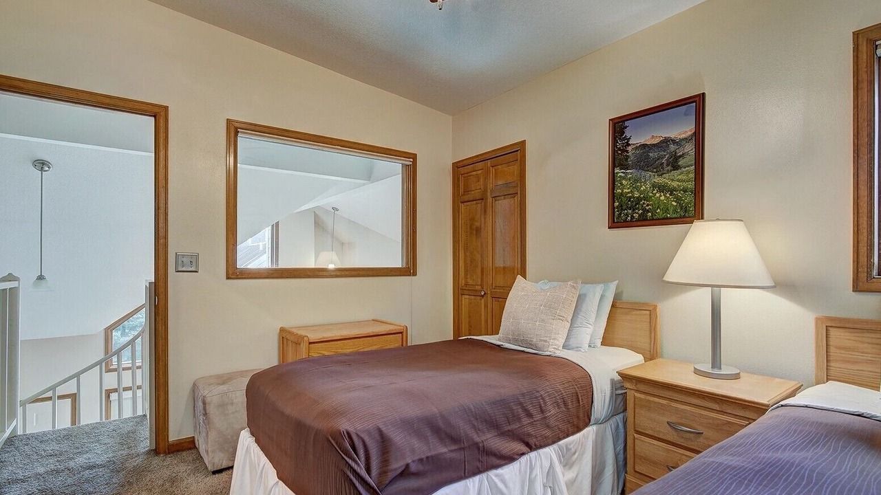 Photo of Bedroom in Summit Cove