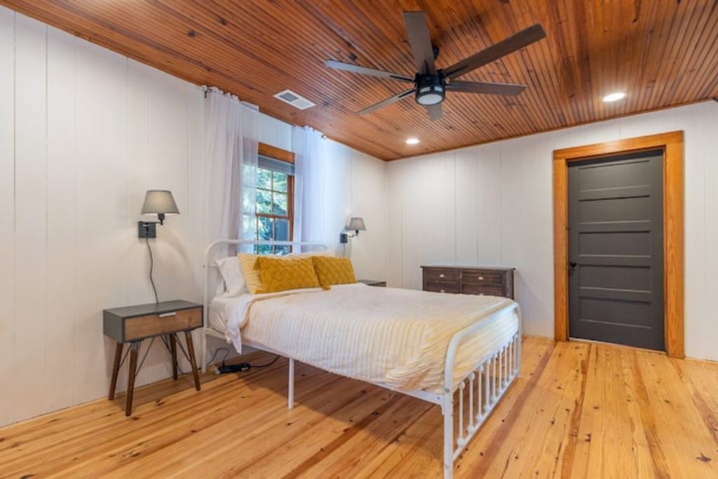 Photo of Bedroom in Rocky Bottom