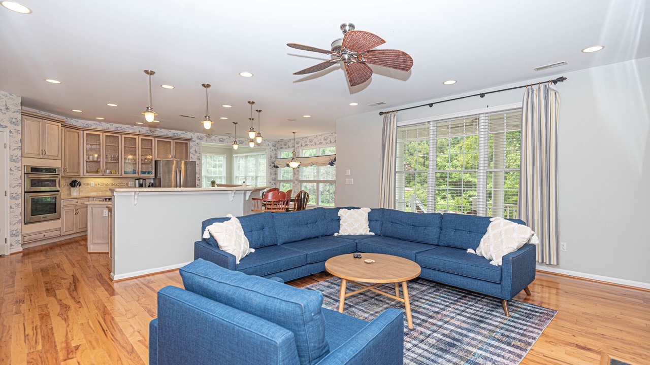 Photo of Livingroom in Bayside