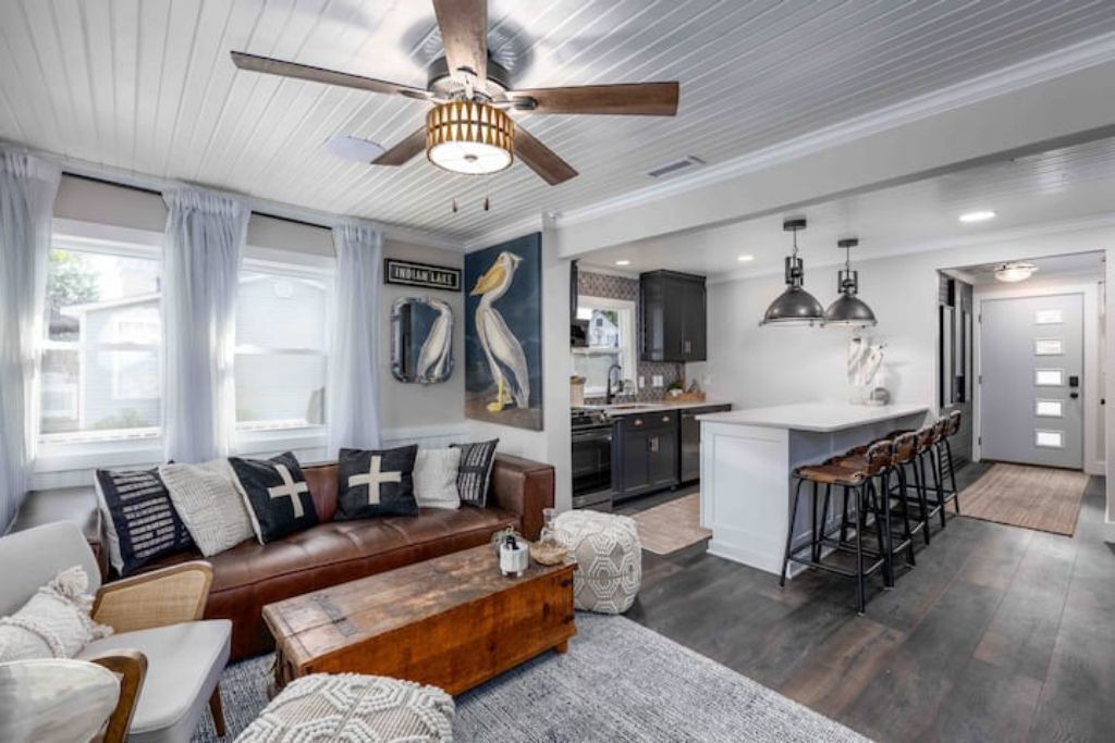 Photo of Livingroom in Lakeview