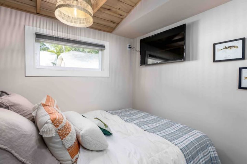 Photo of Bedroom in Lakeview