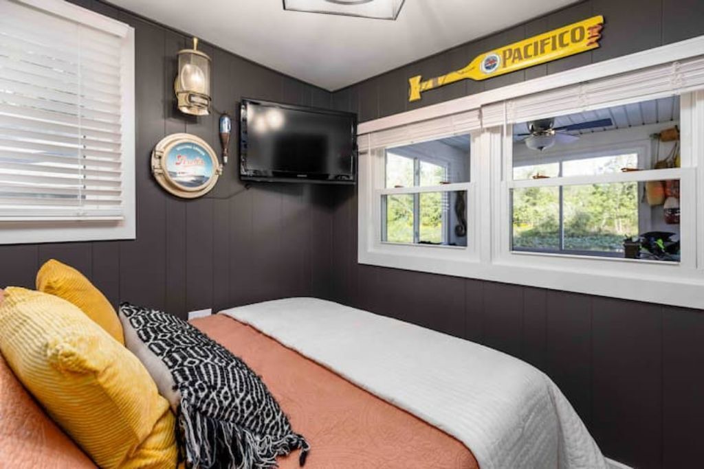 Photo of Bedroom in Lakeview