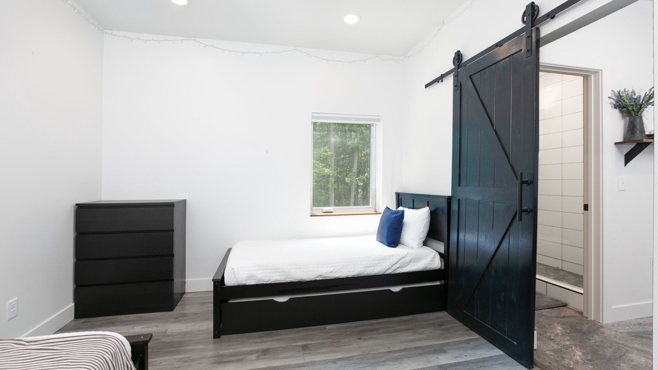 Photo of Bedroom in Niles