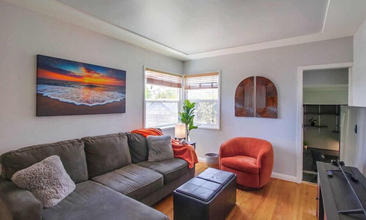 Photo of Livingroom in Bay Park