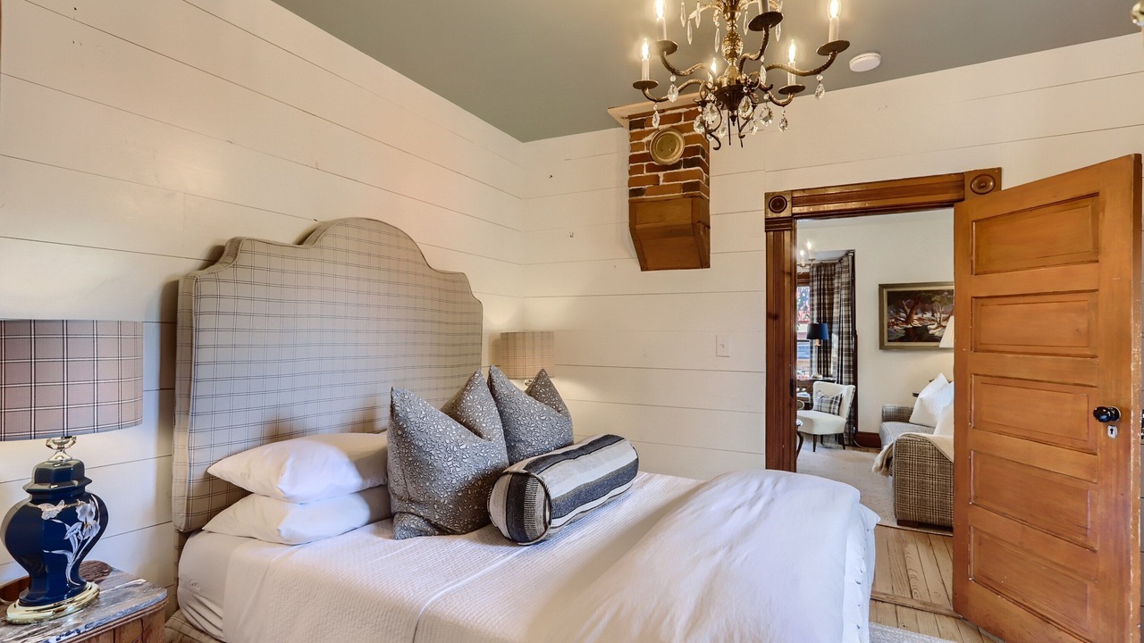 Photo of Bedroom in Lyons