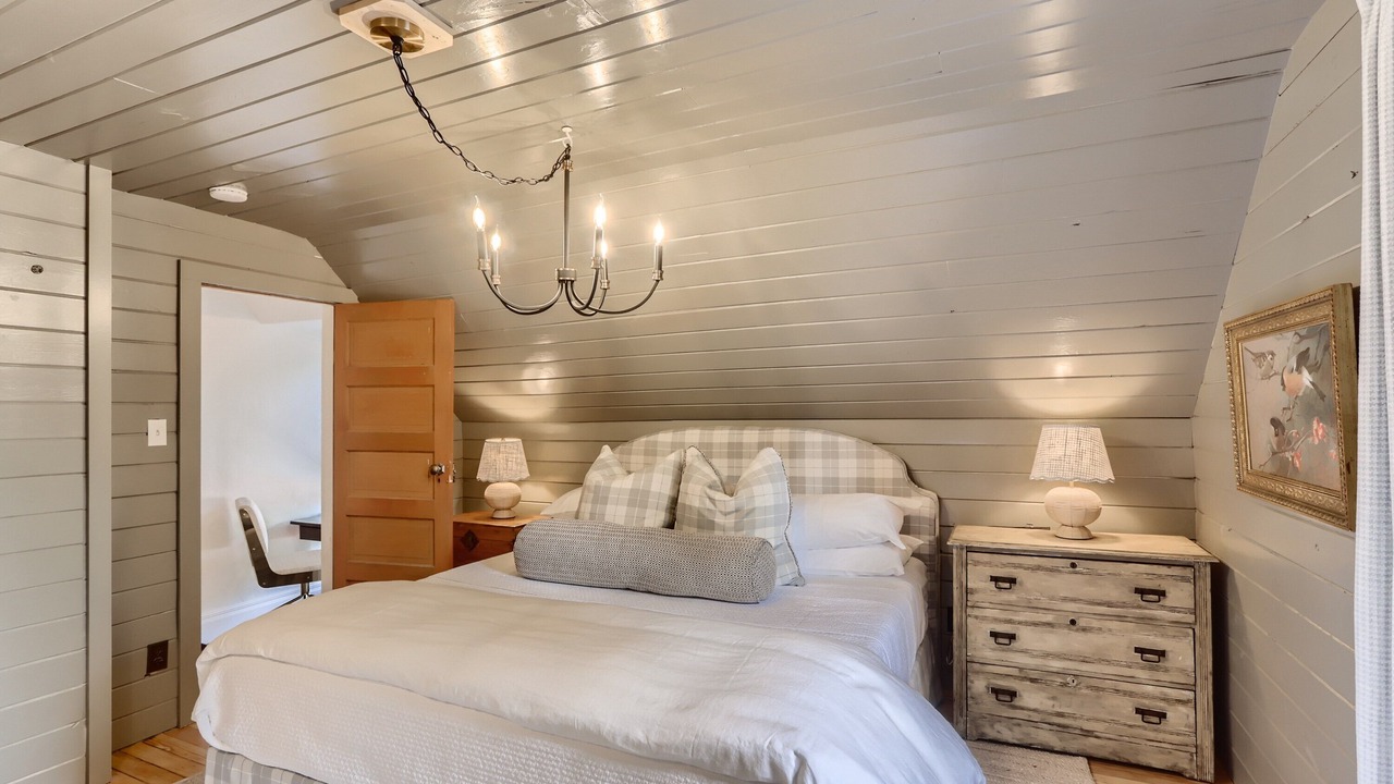 Photo of Bedroom in Lyons