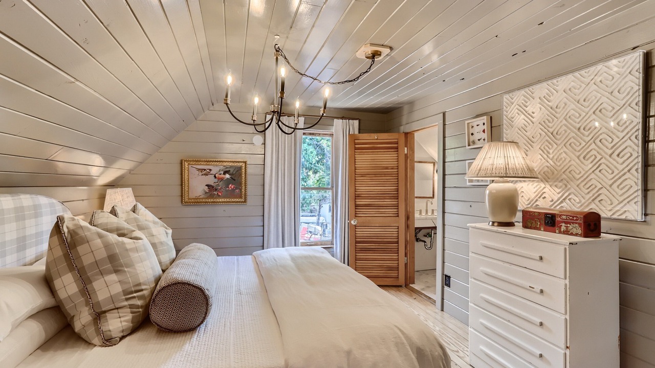 Photo of Bedroom in Lyons