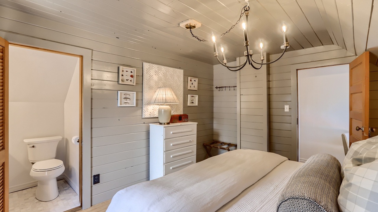 Photo of Bedroom in Lyons