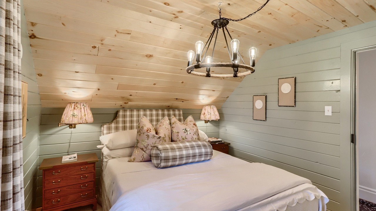 Photo of Bedroom in Lyons