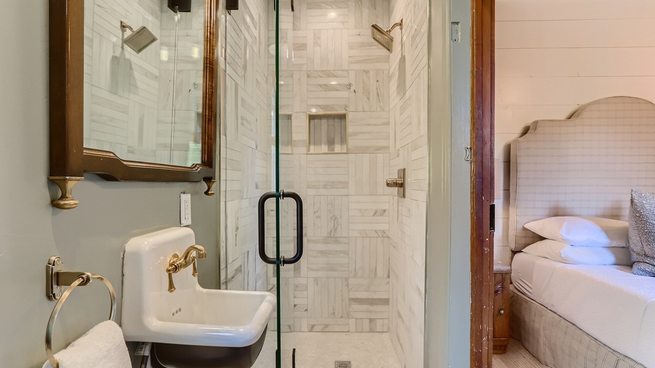 Photo of Bathroom in Lyons