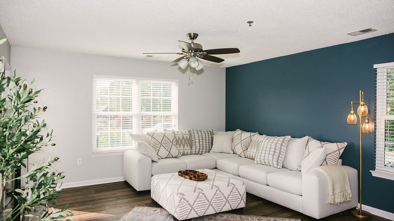 Photo of Livingroom in Six Mile