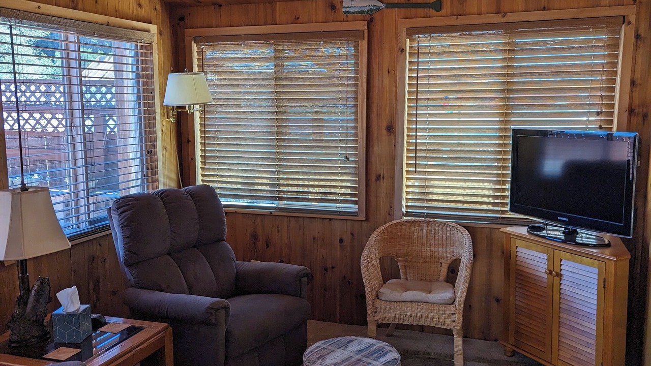 Photo of Livingroom in Winchester Bay