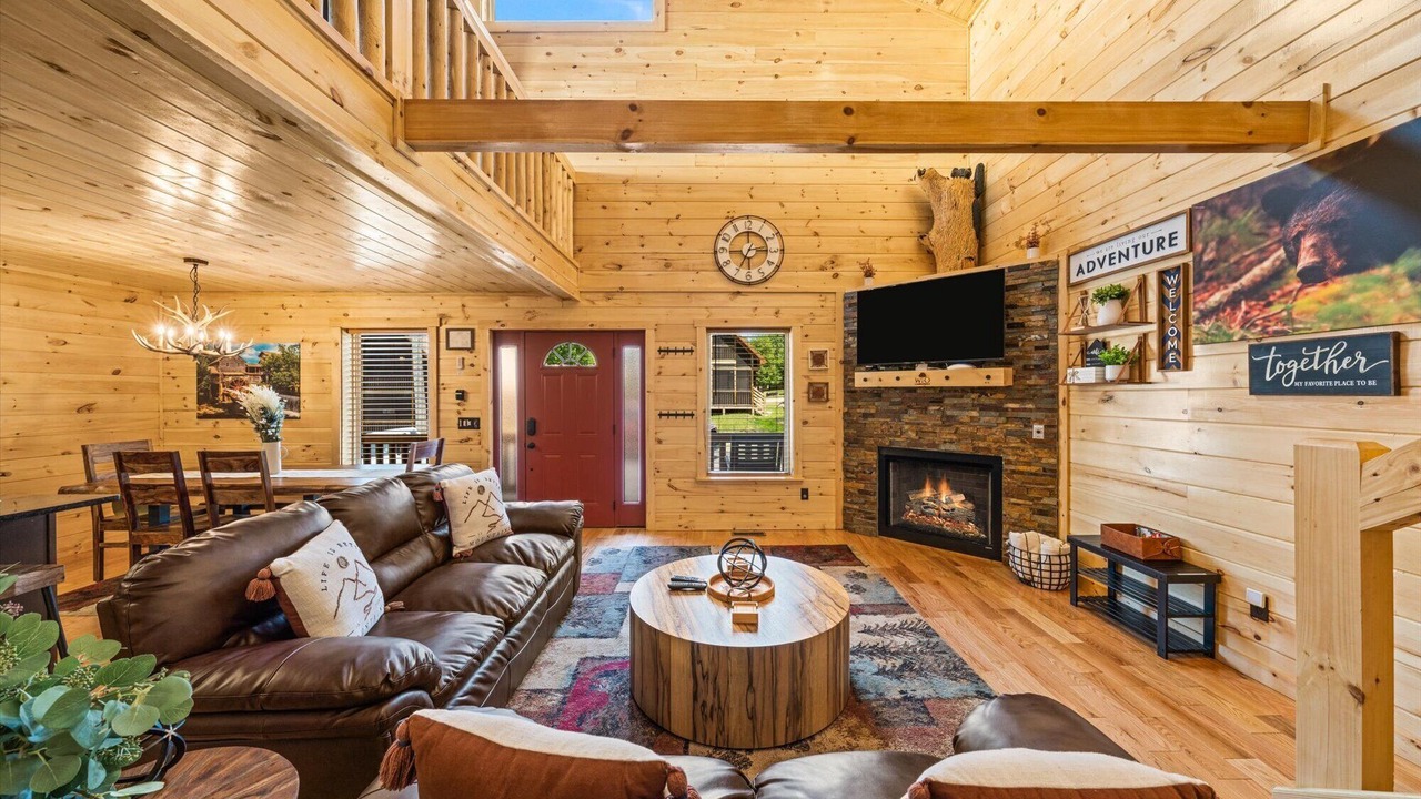 Photo of Livingroom in White Oak Lodge
