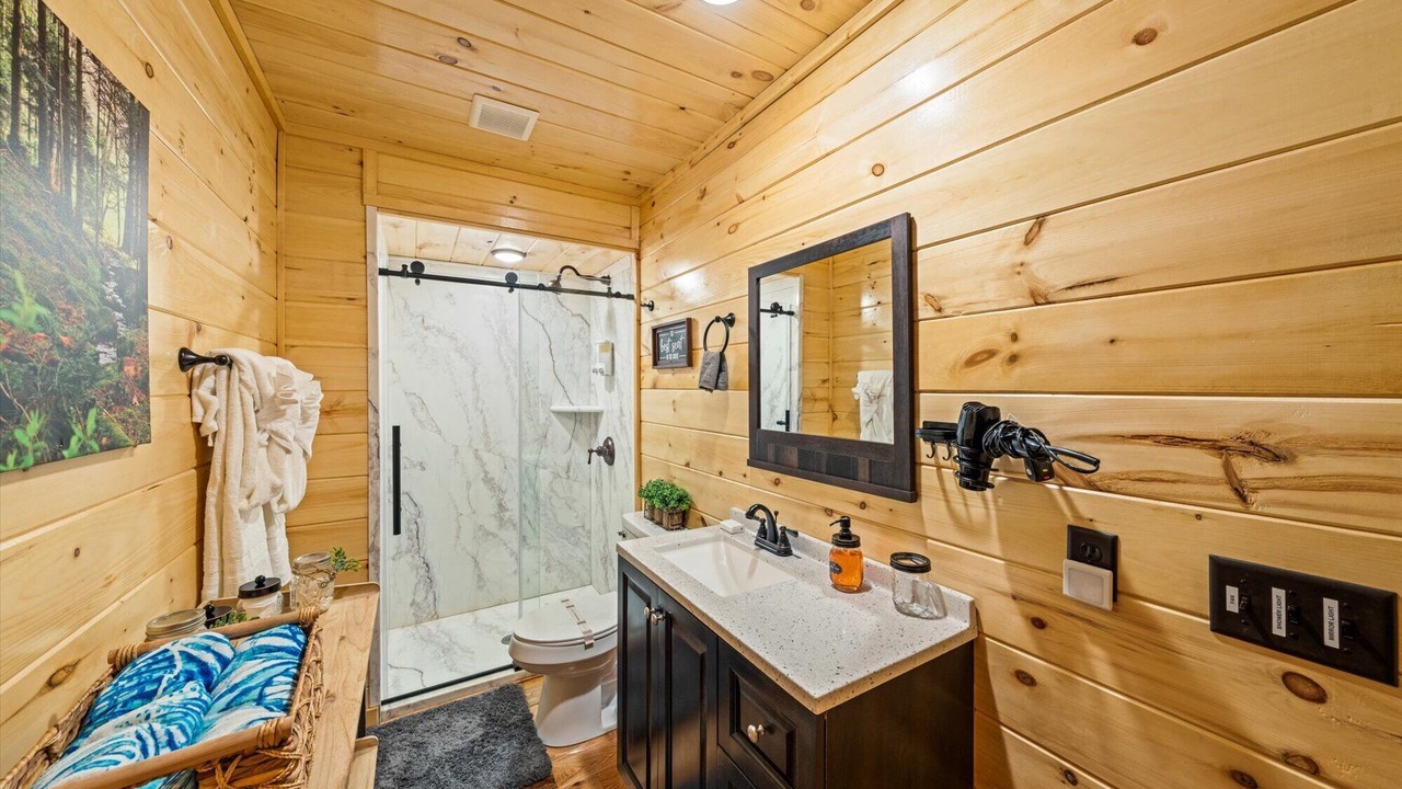 Photo of Bathroom in White Oak Lodge