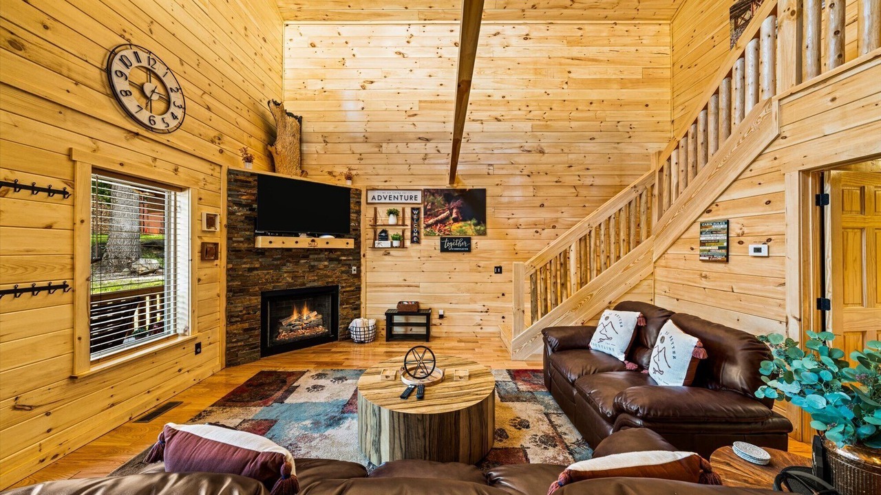 Photo of Livingroom in White Oak Lodge