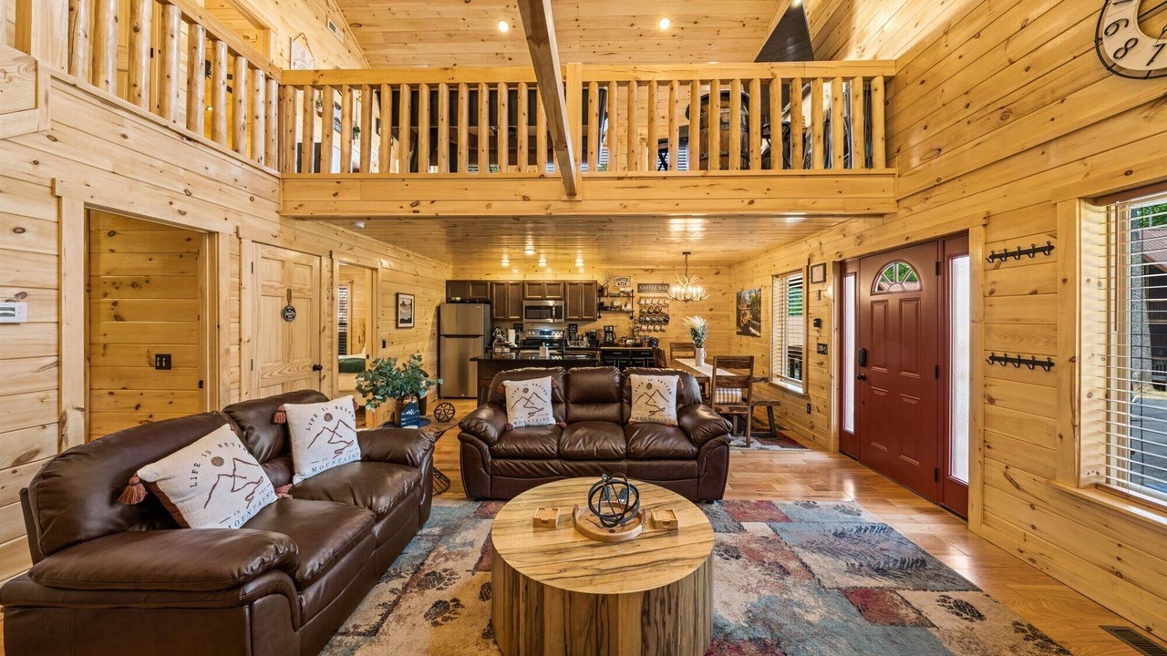 Photo of Livingroom in White Oak Lodge