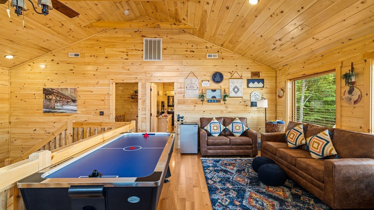 Photo of Bedroom in White Oak Lodge