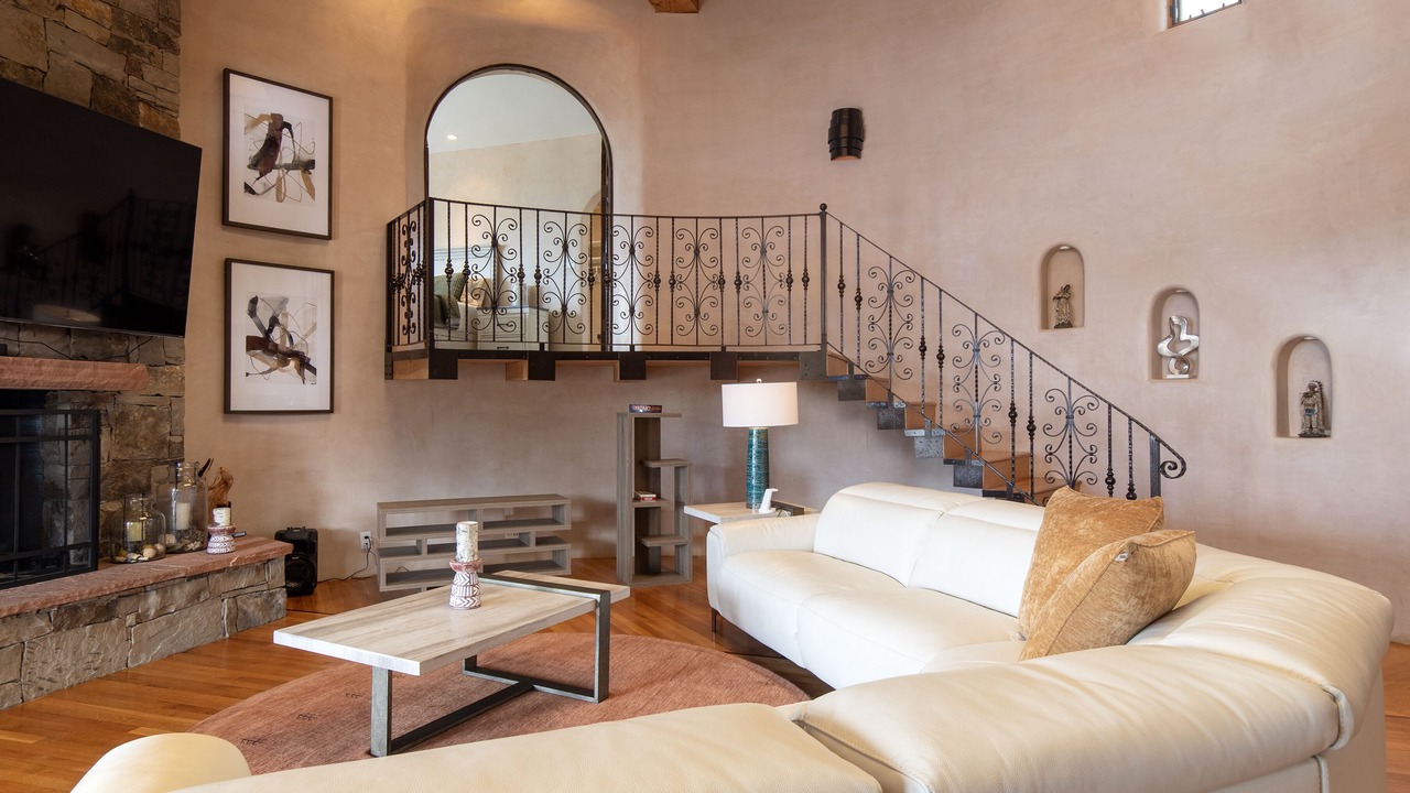 Photo of Livingroom in North Hills