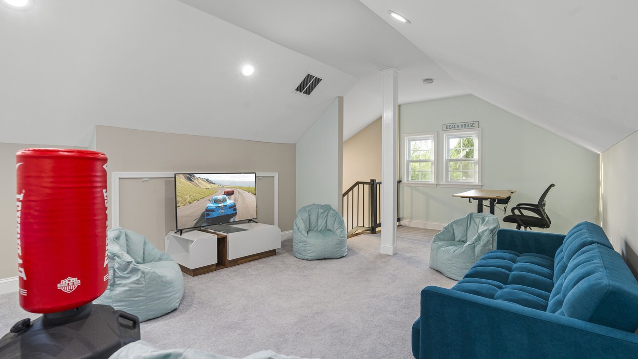 Photo of Livingroom in West Falls Church