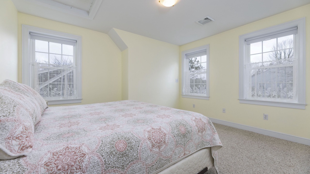 Photo of Bedroom in Quonochontaug