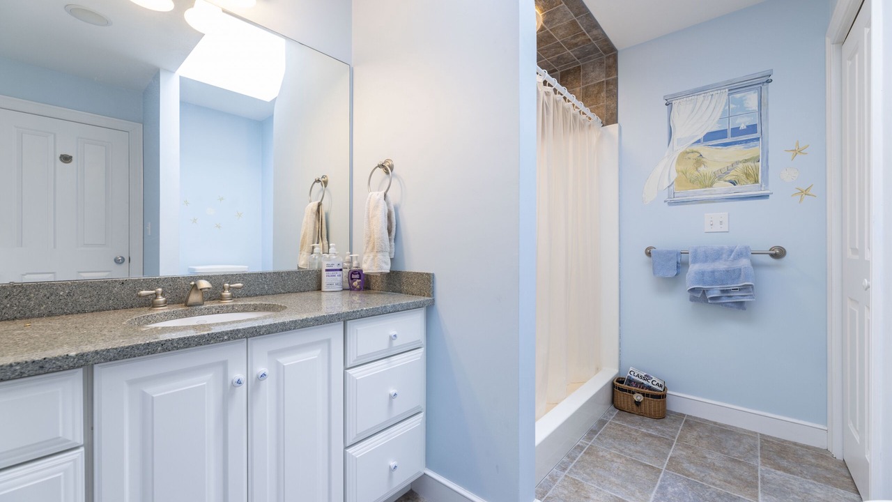 Photo of Bathroom in Quonochontaug