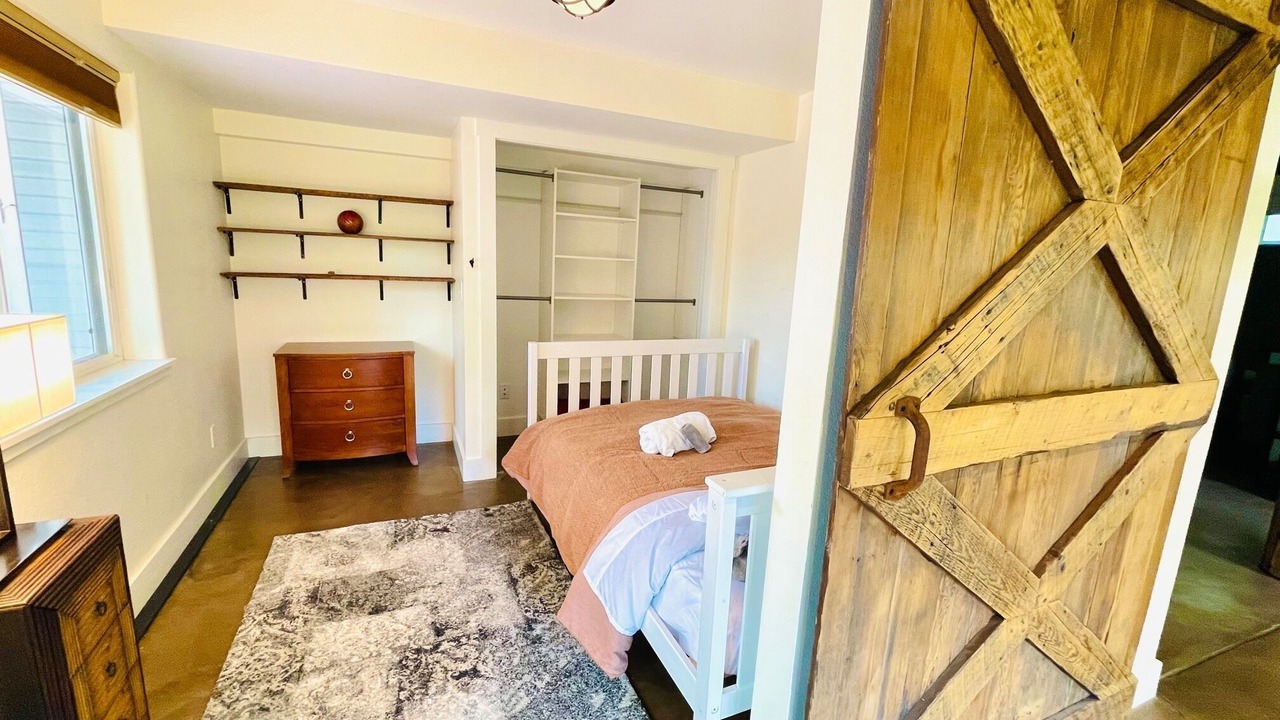 Photo of Bedroom in Lyons
