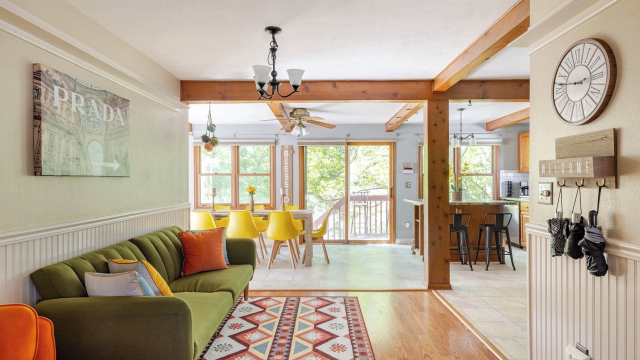 Photo of Livingroom in North Central Westminster