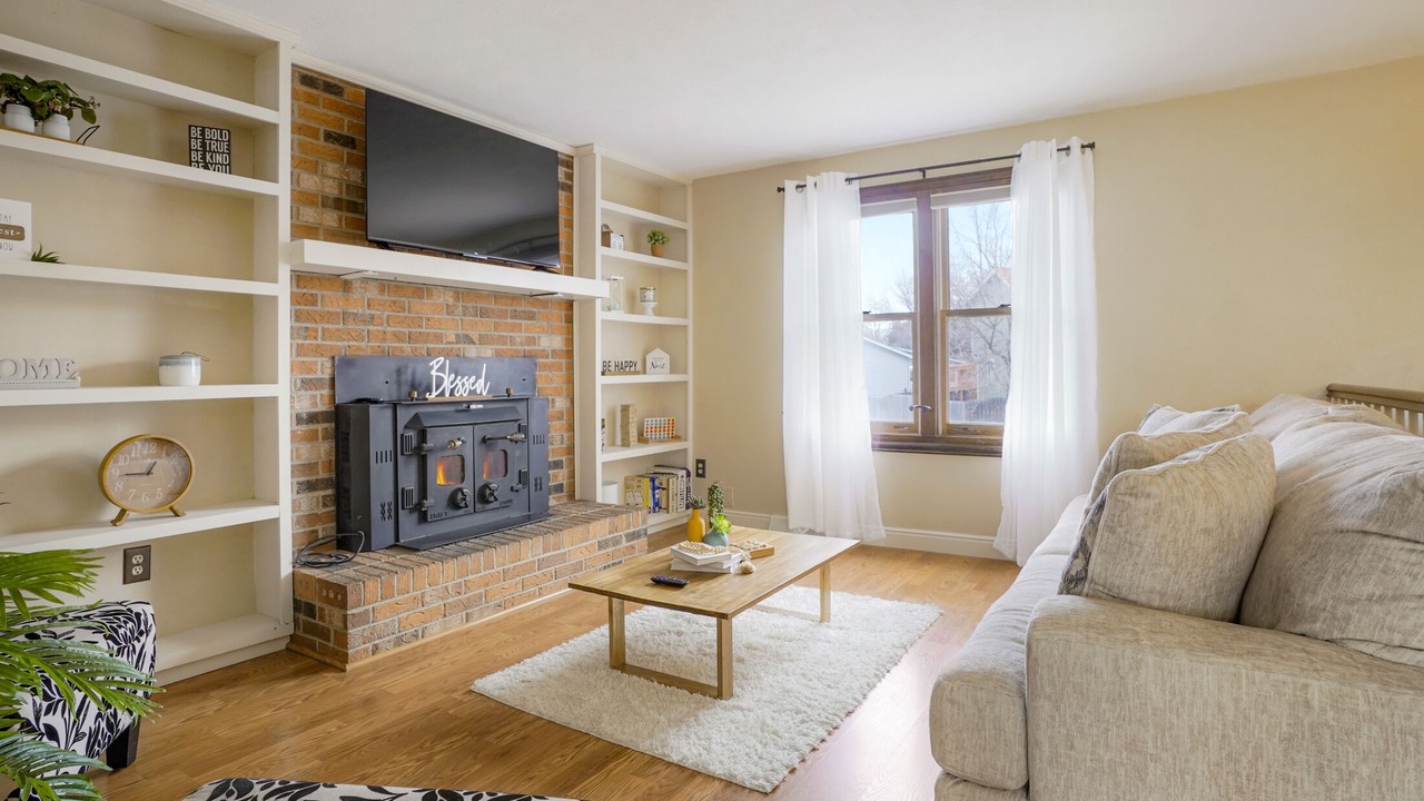 Photo of Livingroom in North Central Westminster