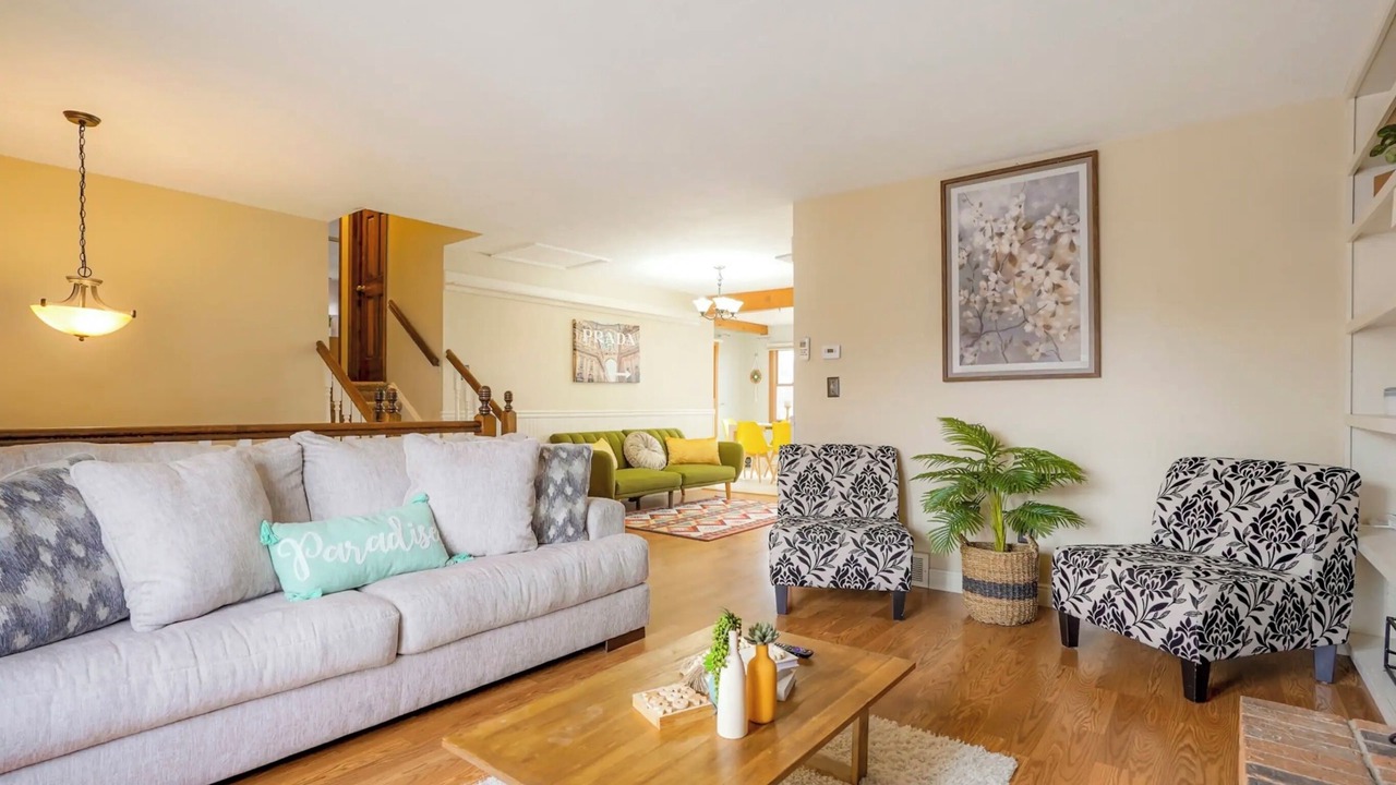 Photo of Livingroom in North Central Westminster