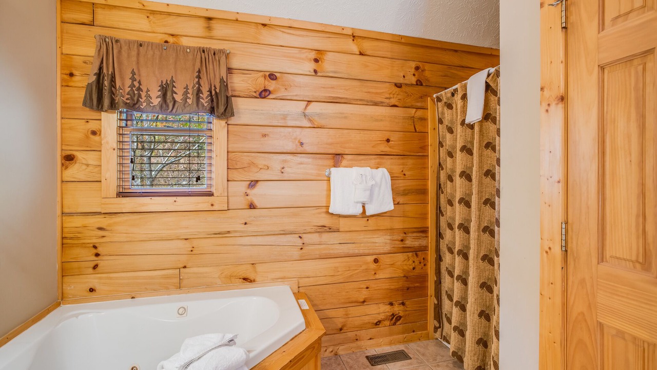 Photo of Bathroom in Black Bear Falls